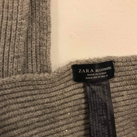 Long and cozy knitted scarf - Picture 3 of 4